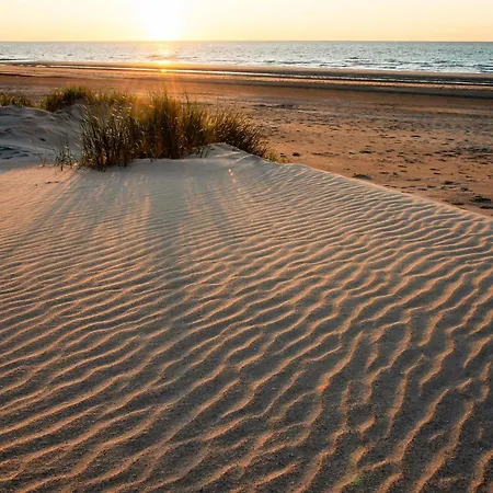 Flat In Ostend Near The Beach, Cleaning Included Апартаменты *